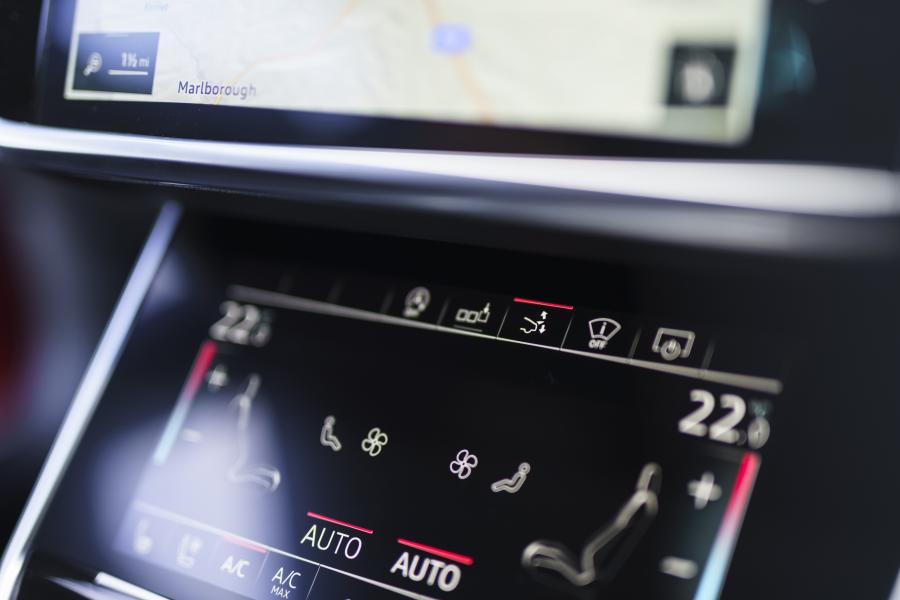 Детали интерьера Audi RS7 Sportback 2020 года  (UK) (фото 79 из 118)